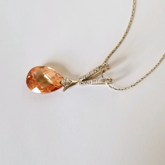 TOPAZ CRYSTAL PENDANT WITH SS CHAIN - Picture 4 of 4